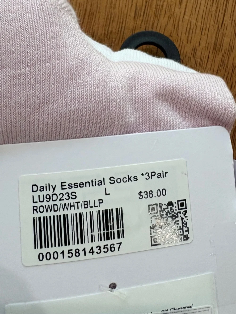 Lululemon three pack daily essential socks crew